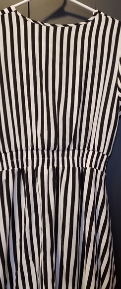 Elegant Dress - Picture 2 of 5